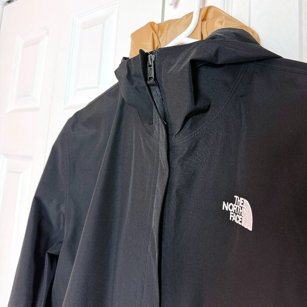 The North Face Women’s Packable Shell Parka with Hood - Picture 2 of 9